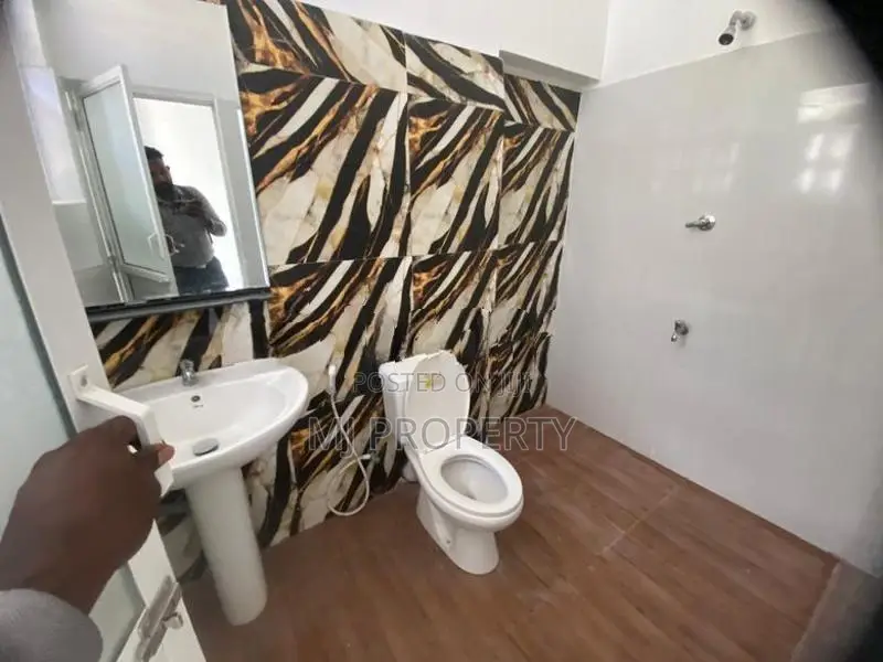 ( TC-1179) Valuable Commercial Building Rent in Thalawathugoda