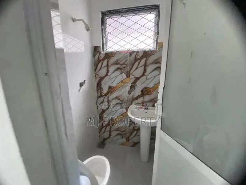 ( TC-1179) Valuable Commercial Building Rent in Thalawathugoda