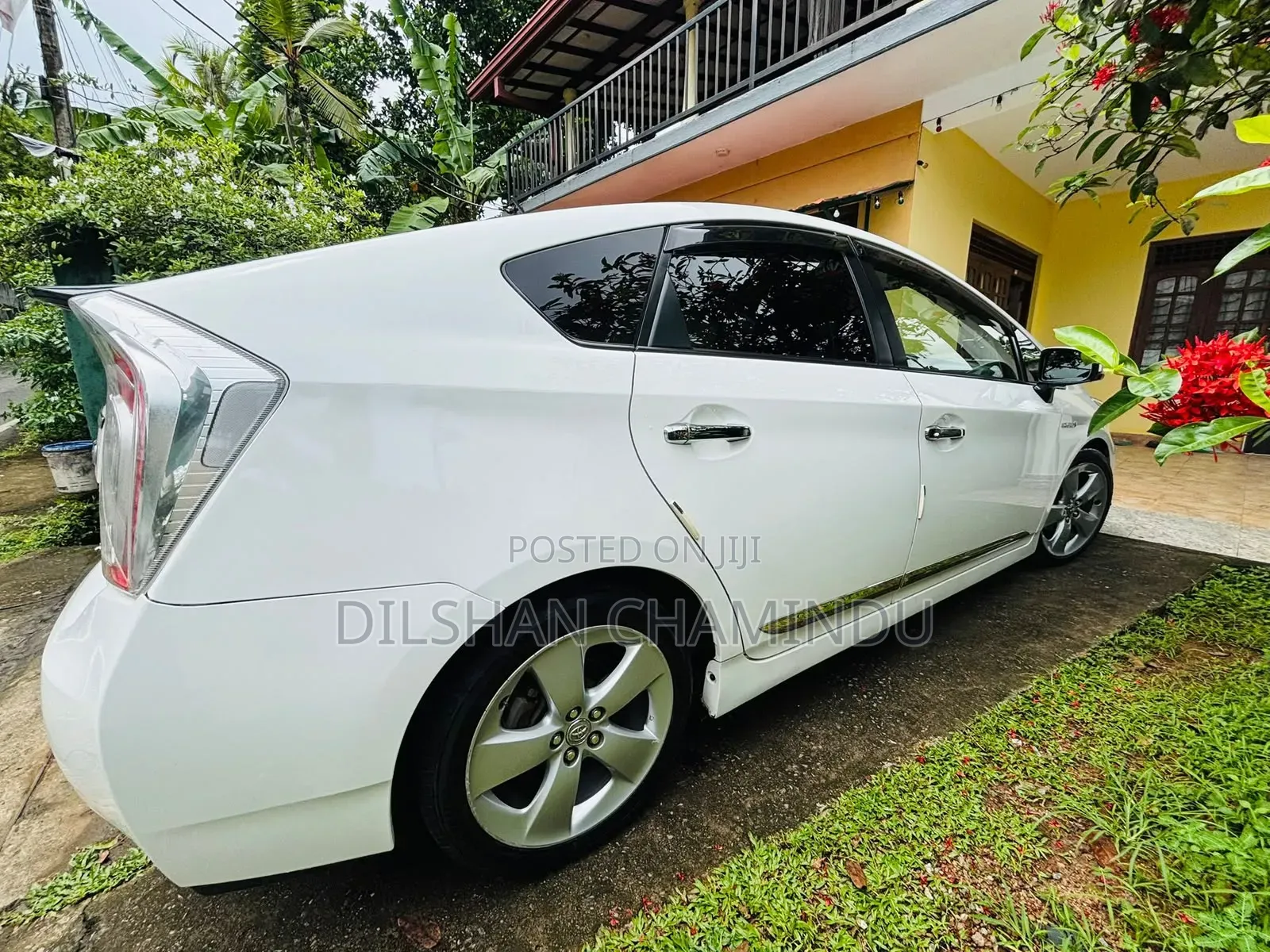 Toyota Prius 4dr Hatchback (1.8L 4cyl gas/electric hybrid CVT) 2016
