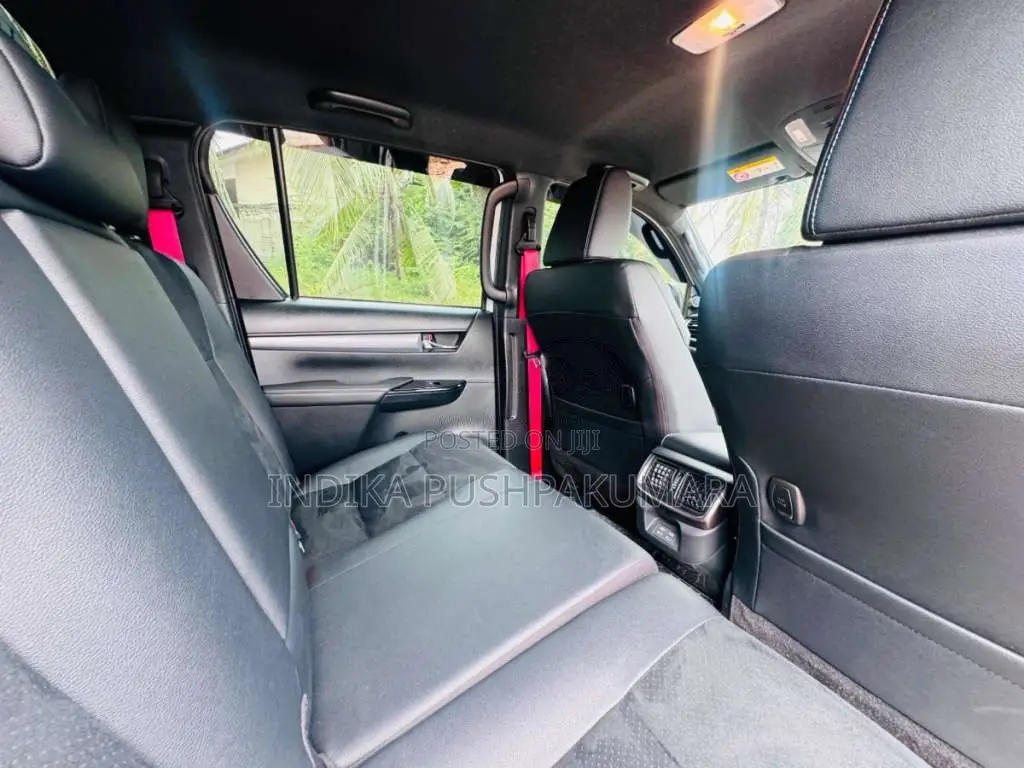 Toyota Hilux GR Sport 2025 Pickup (Used)