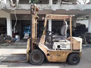 Other 2.5 Ton Forklift 2004 Heavy-Duty (Used)