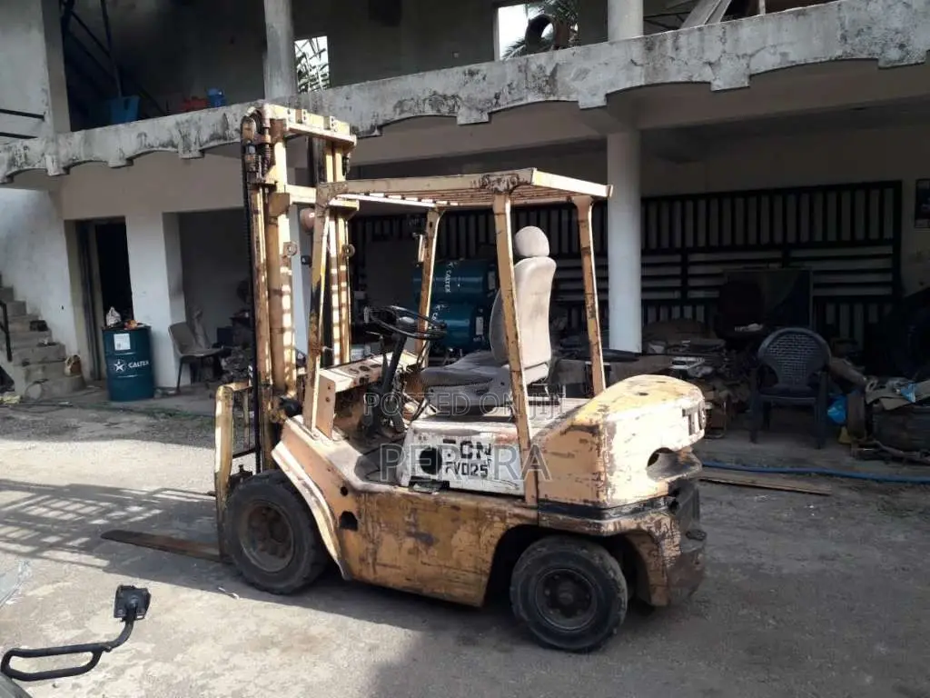 Other 2.5 Ton Forklift 2004 Heavy-Duty (Used)