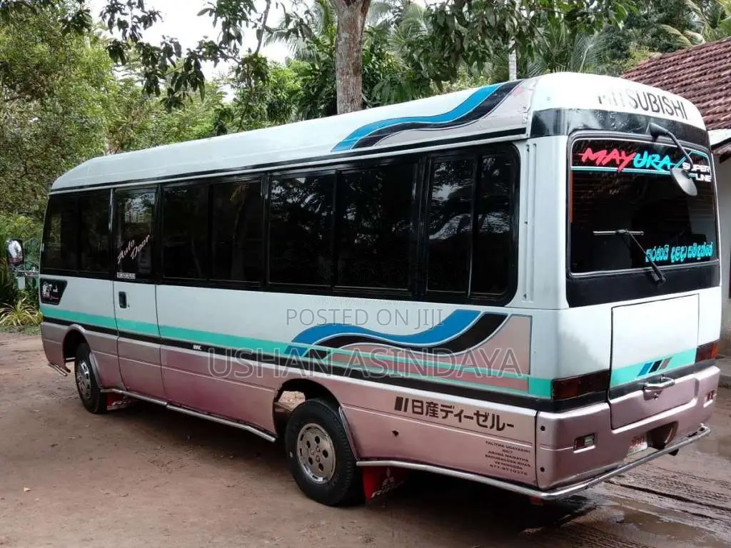 Mitsubishi Baby Rosa Custom 1991 Bus (Used)