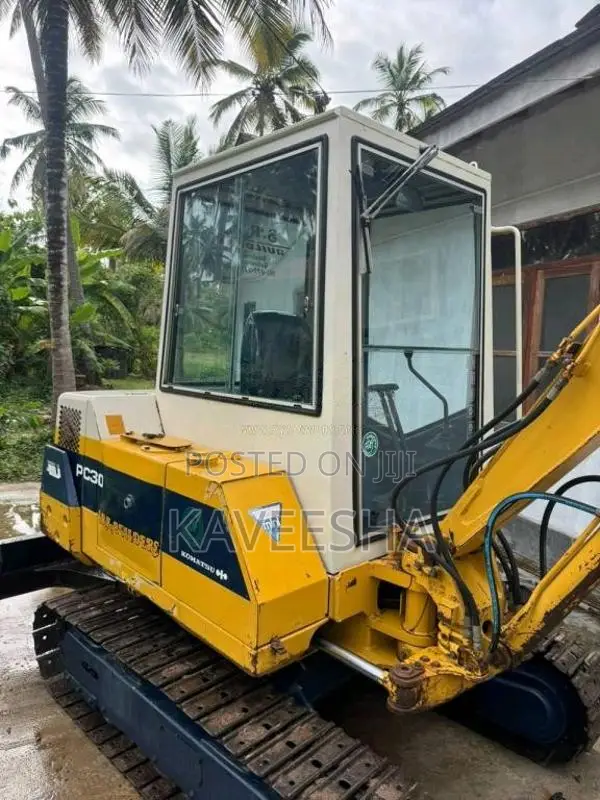 Komatsu PC30-6 2010 Heavy-Duty (Used)