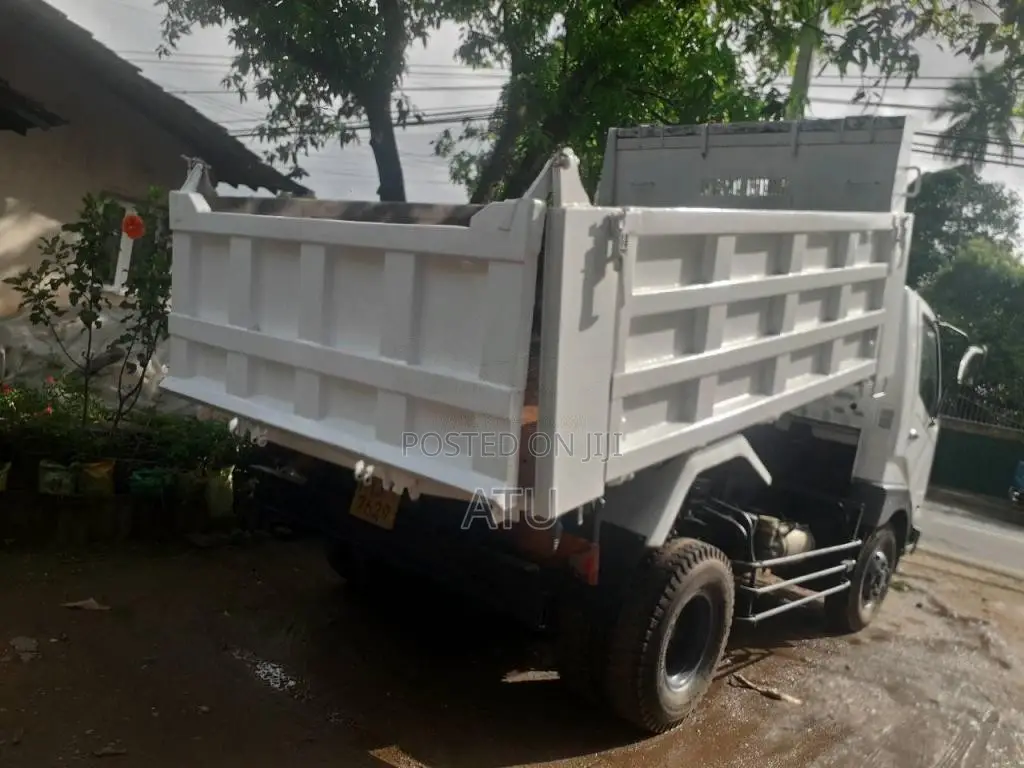 Mitsubishi Fuso 2003 Lorry (Used)