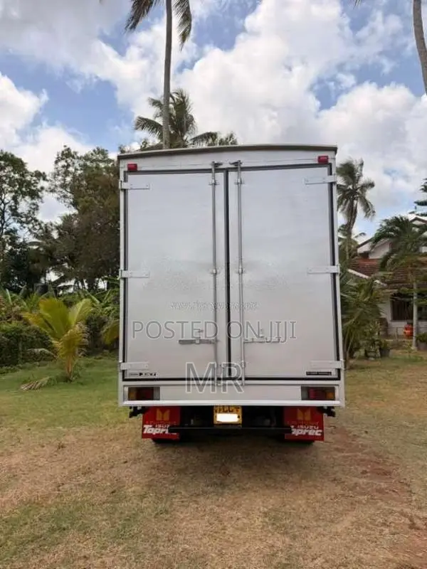 Isuzu NPR 2014 Lorry (Used)