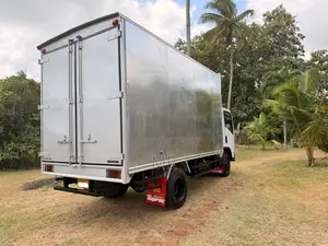 Isuzu NPR 2014 Lorry (Used)