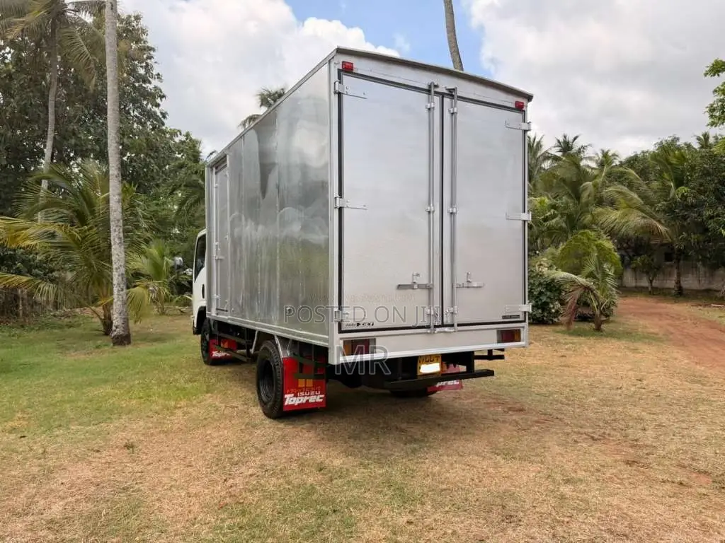 Isuzu NPR 2014 Lorry (Used)