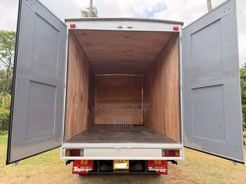Isuzu NPR 2014 Lorry (Used)