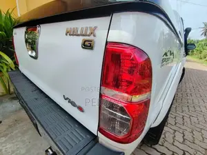 Toyota Hilux 2006 Pickup (Used)