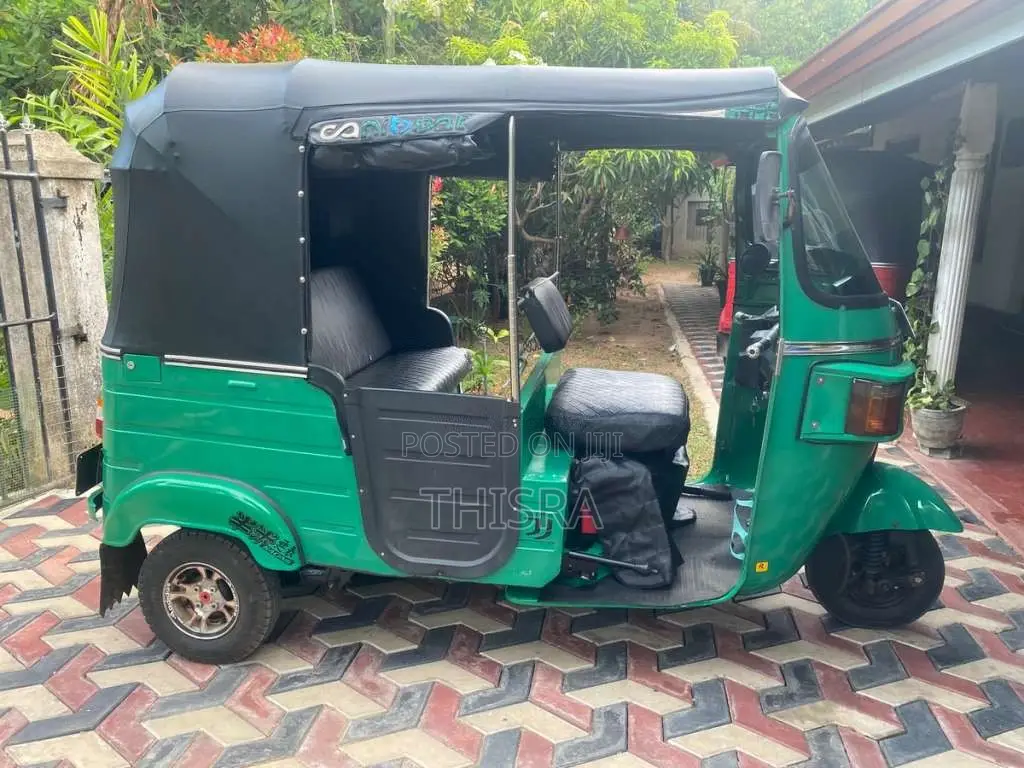 Bajaj RE 205 2012 Three Wheel (Used)