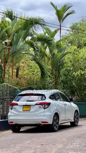 Honda Vezel 2015 SUV (Used)