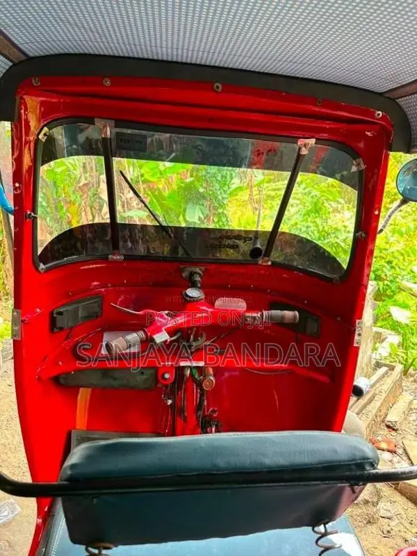 Bajaj RE 2 Stroke 2004 Three Wheel (Used)