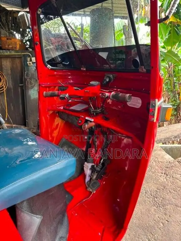 Bajaj RE 2 Stroke 2004 Three Wheel (Used)