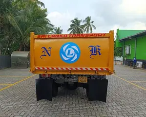 Ashok-Leyland Tipper 2010 Lorry (Used)
