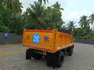 Ashok-Leyland Tipper 2010 Lorry (Used)