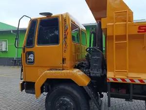 Ashok-Leyland Tipper 2010 Lorry (Used)