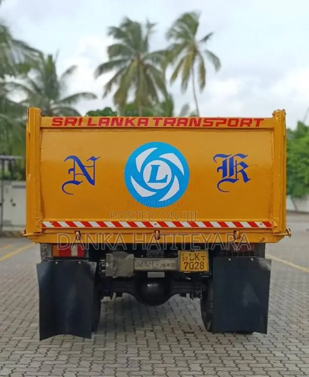 Ashok-Leyland Tipper 2010 Lorry (Used)