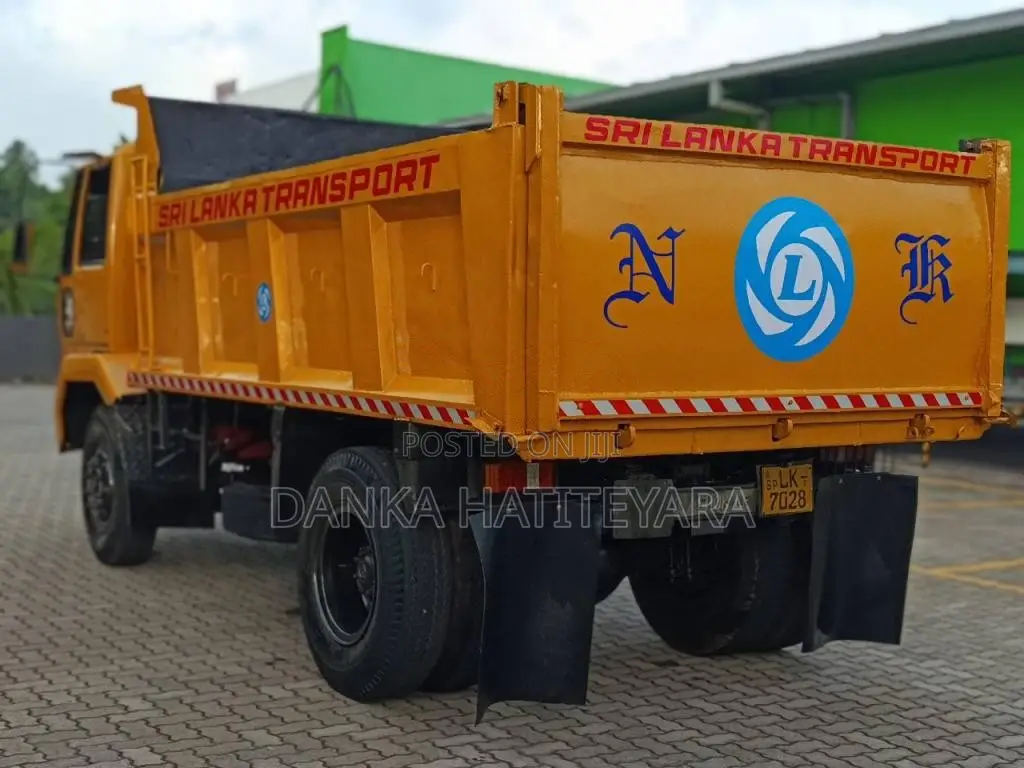 Ashok-Leyland Tipper 2010 Lorry (Used)