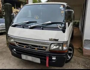 Toyota Dolphin 2004 Van (Used)