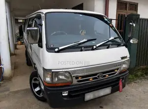 Toyota Dolphin 2004 Van (Used)