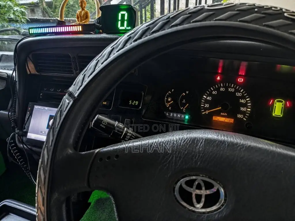 Toyota Dolphin 2004 Van (Used)