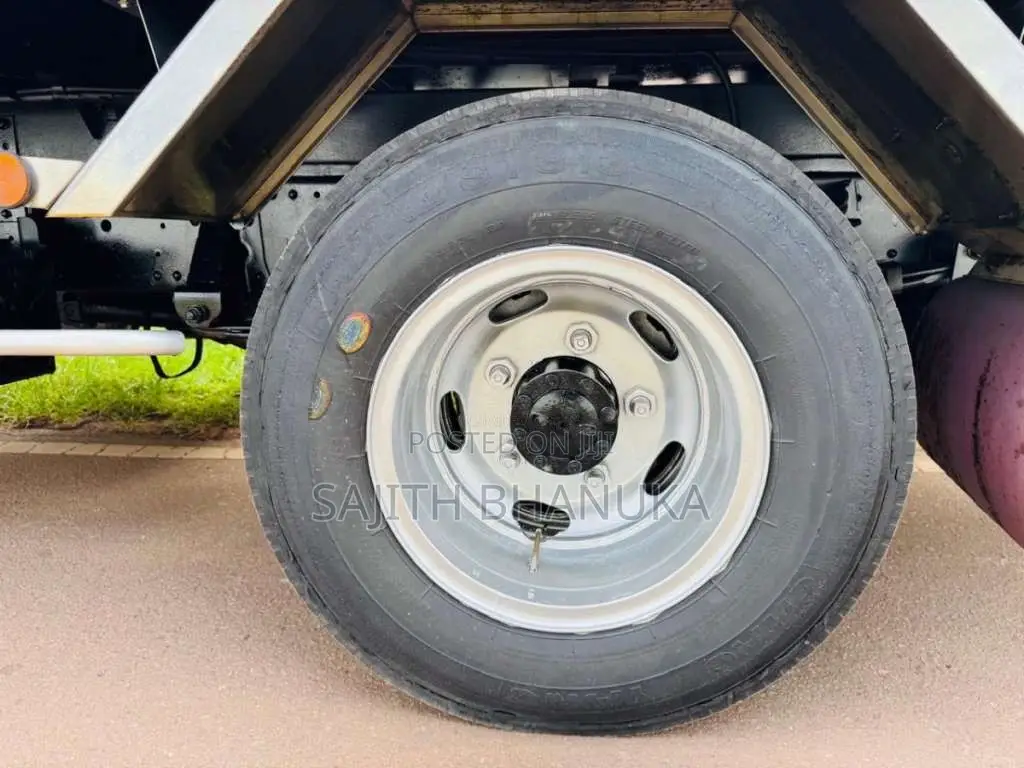 Isuzu Freezer 2014 Lorry (Used)