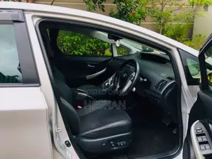 Toyota Prius 2013 Car (Used)