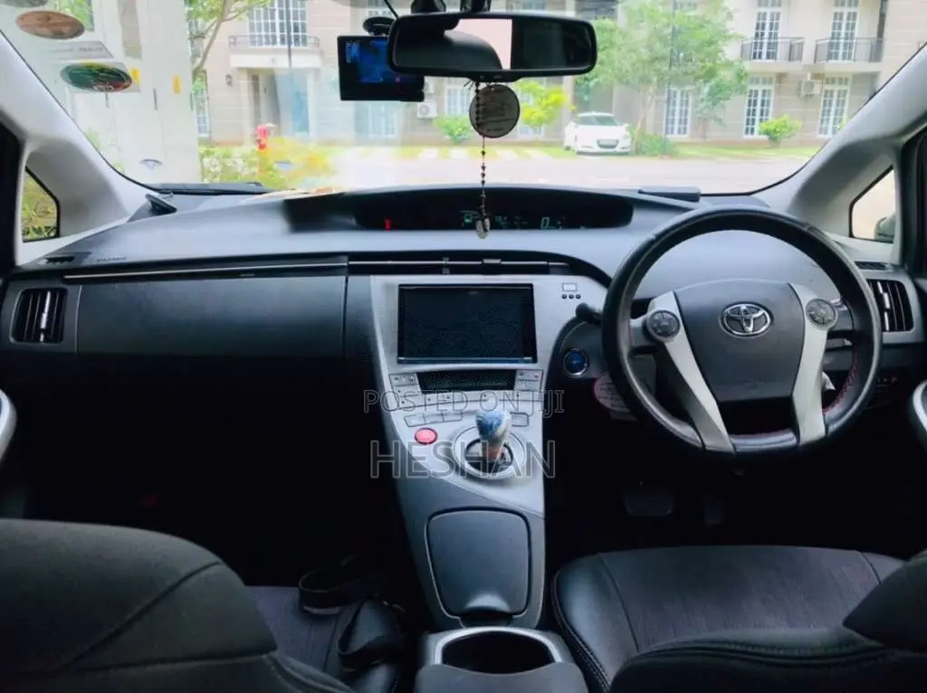 Toyota Prius 2013 Car (Used)