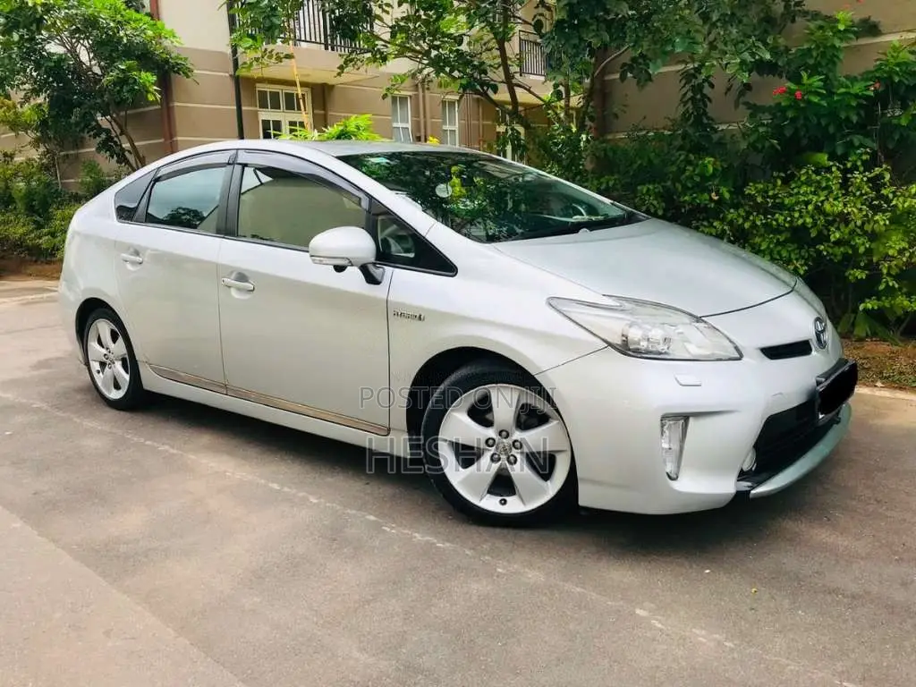 Toyota Prius 2013 Car (Used)