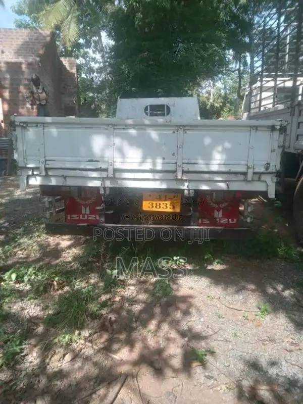 Isuzu ELF 1981 Lorry (Used)