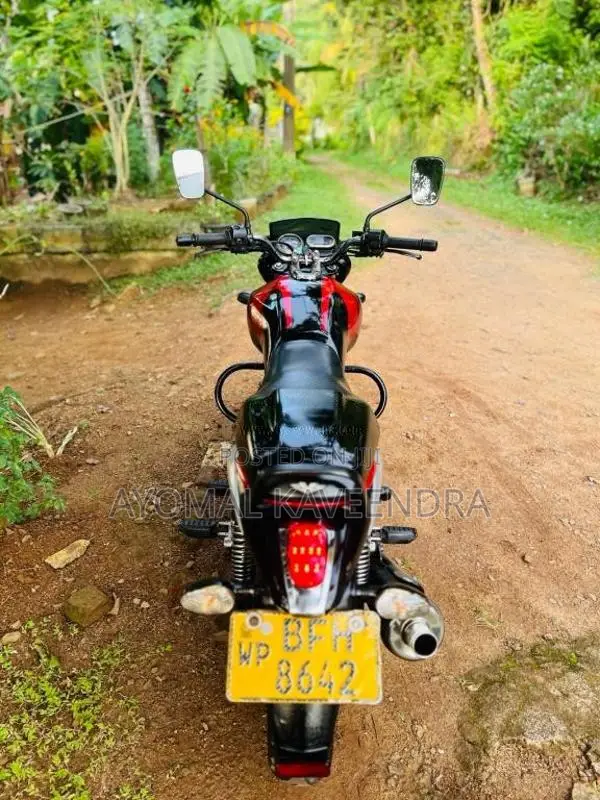 Bajaj V15 2016 Motorbike (Used)