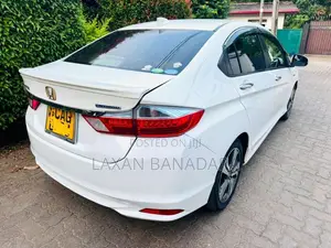 Honda Grace 2015 Car (Used)