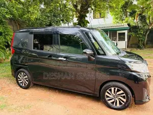 Toyota Roomy Custom G 2017