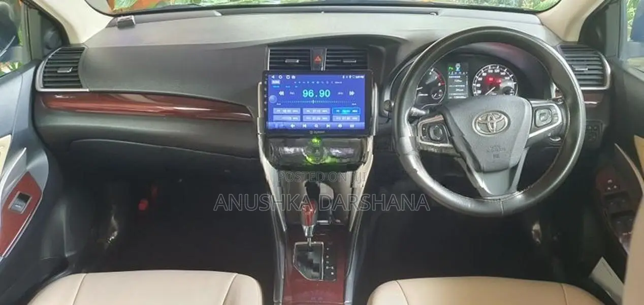 Toyota Premio 2019