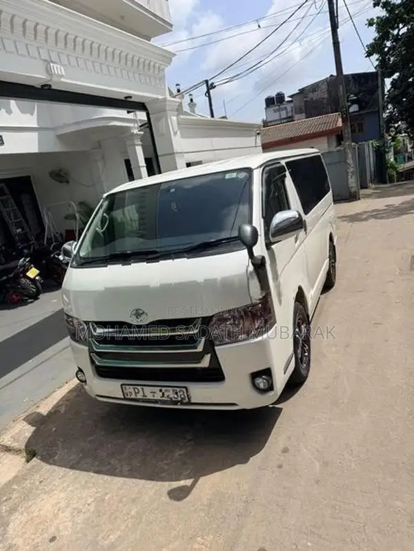 Toyota Hiace TRH 201 2016