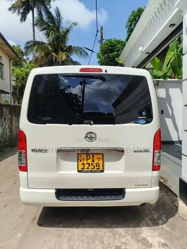 Toyota Hiace TRH 201 2016