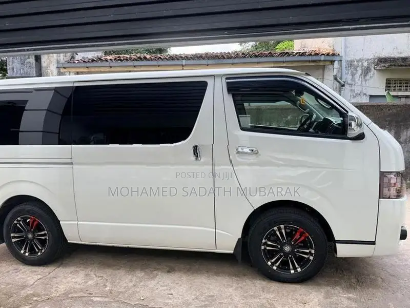 Toyota Hiace TRH 201 2016