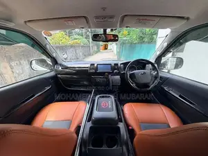 Toyota Hiace TRH 201 2016