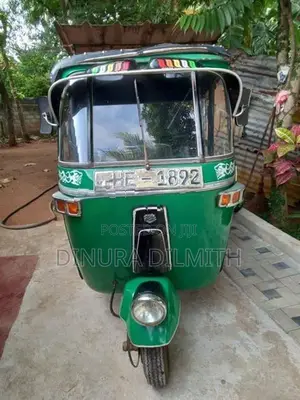 Bajaj RE 2010