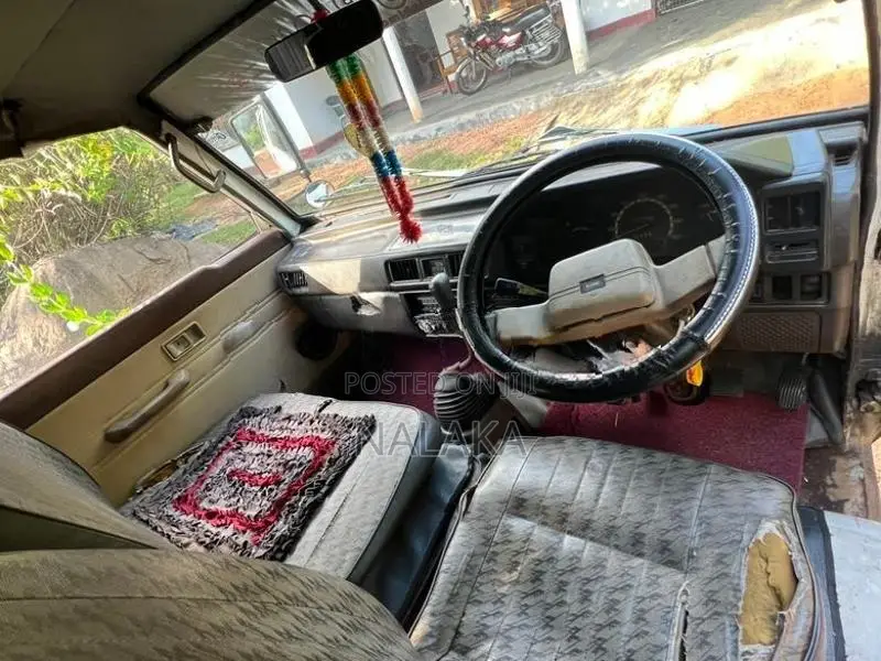 Mitsubishi Delica L300 1985