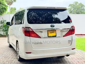 Toyota Alphard 2013