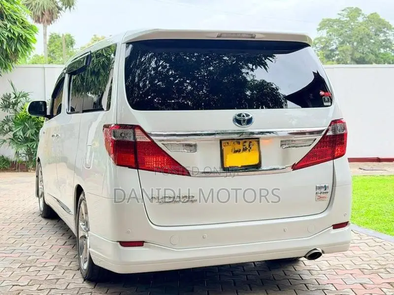 Toyota Alphard 2013