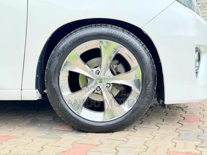 Toyota Alphard 2013