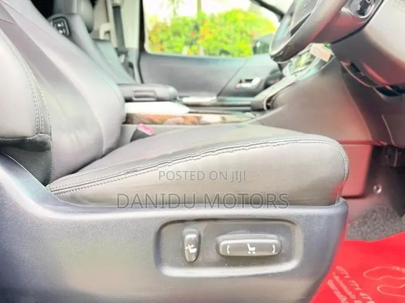 Toyota Alphard 2013