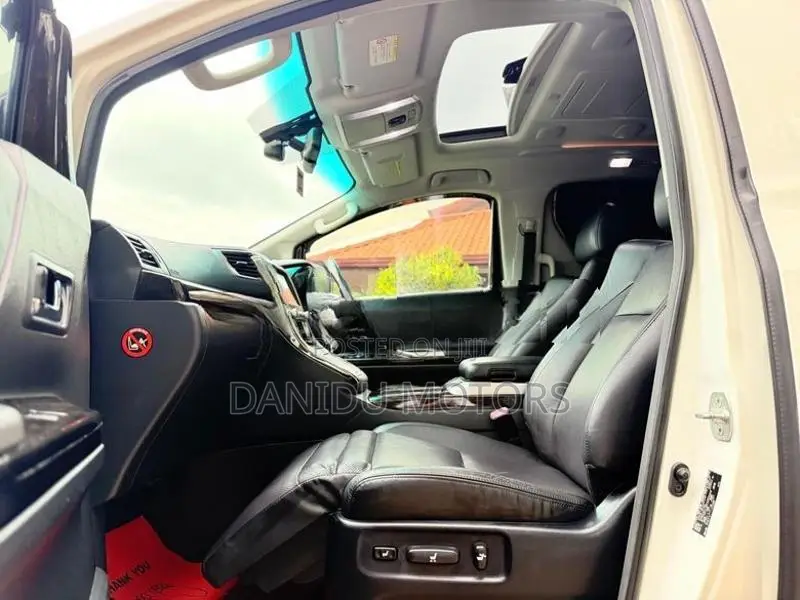 Toyota Alphard 2013