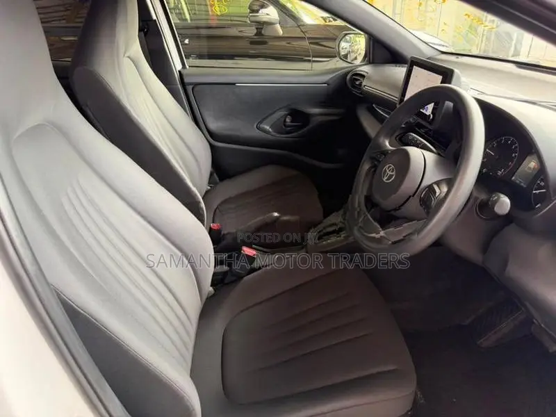 Toyota Yaris X Grade 2025