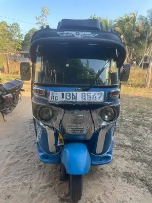 Bajaj RE 2017