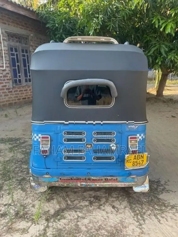Bajaj RE 2017
