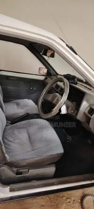 Nissan 1990